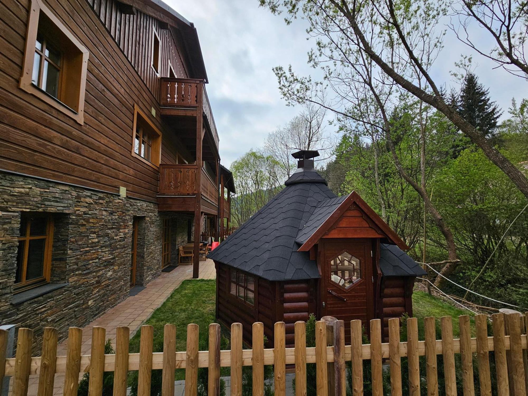 Apartmany Jezerne Velké Karlovice 外观 照片
